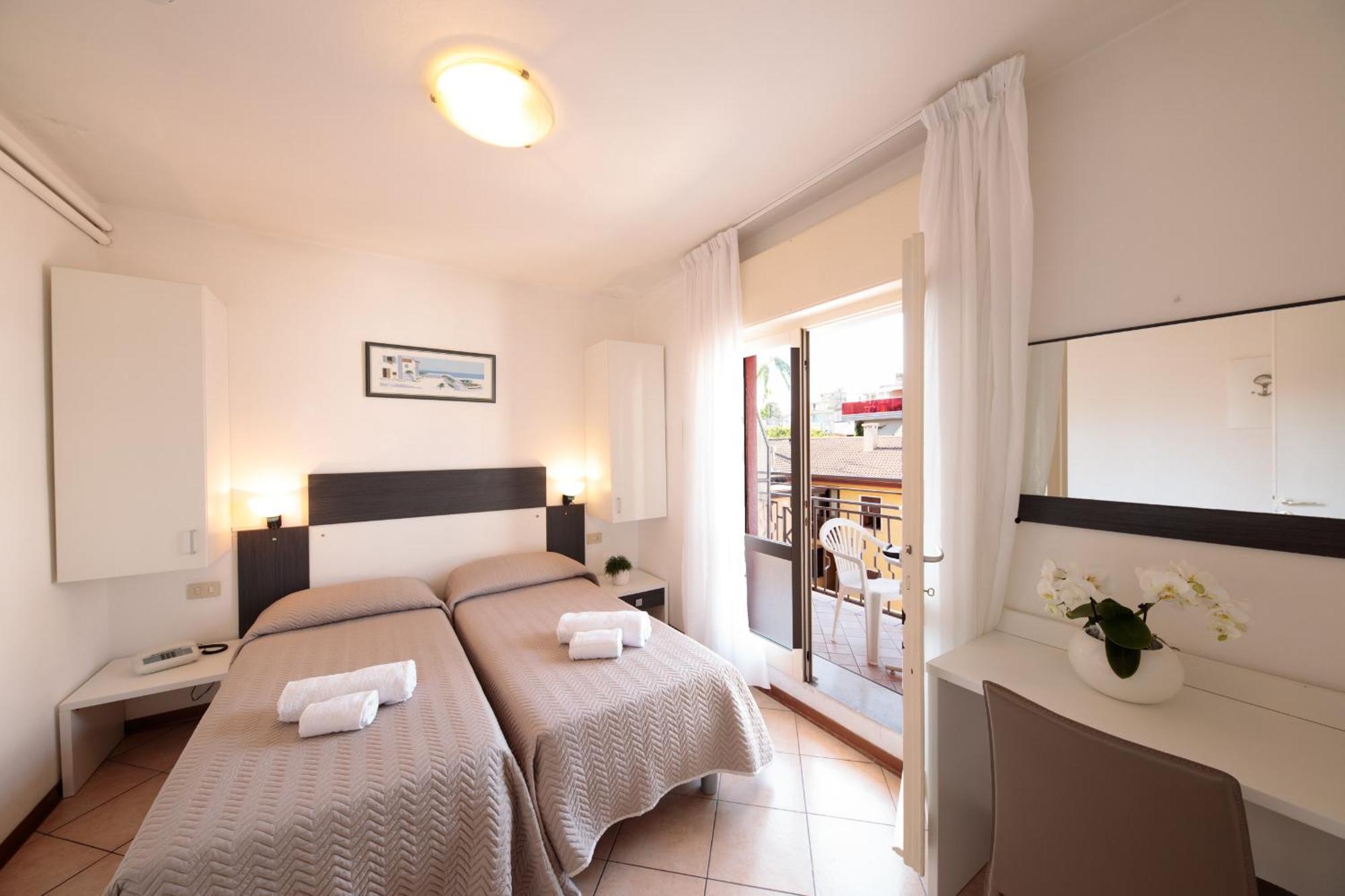 Hotel Madison Lido di Jesolo Esterno foto
