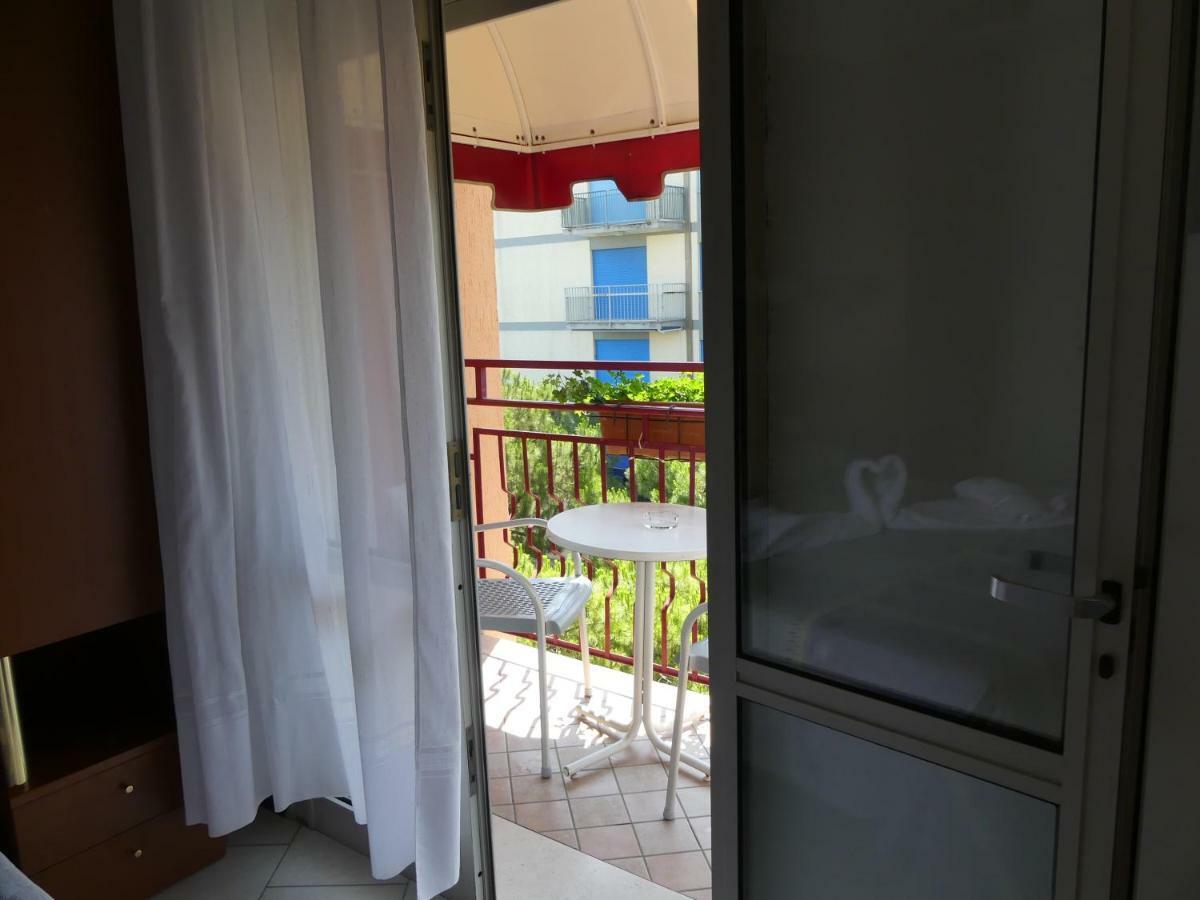 Hotel Madison Lido di Jesolo Esterno foto